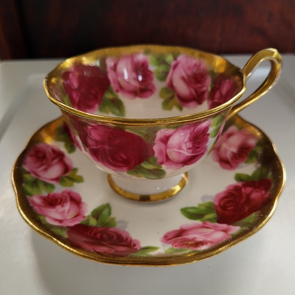 Tea cup and saucer Royal Alberta crown China Old English Rose gold. - Picture 1 of 4